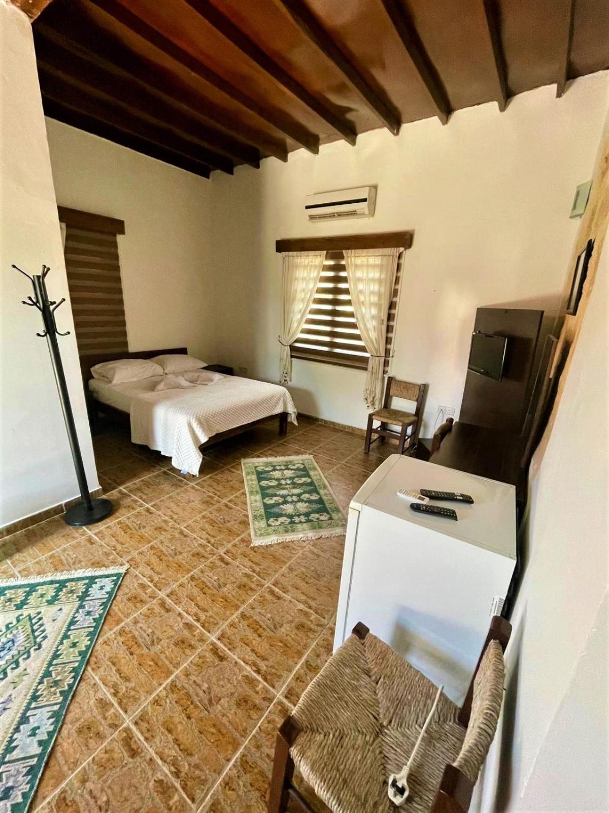 Castle Karpasia Guest House Authentic Atmosphere ! Rizokarpaso Стая снимка